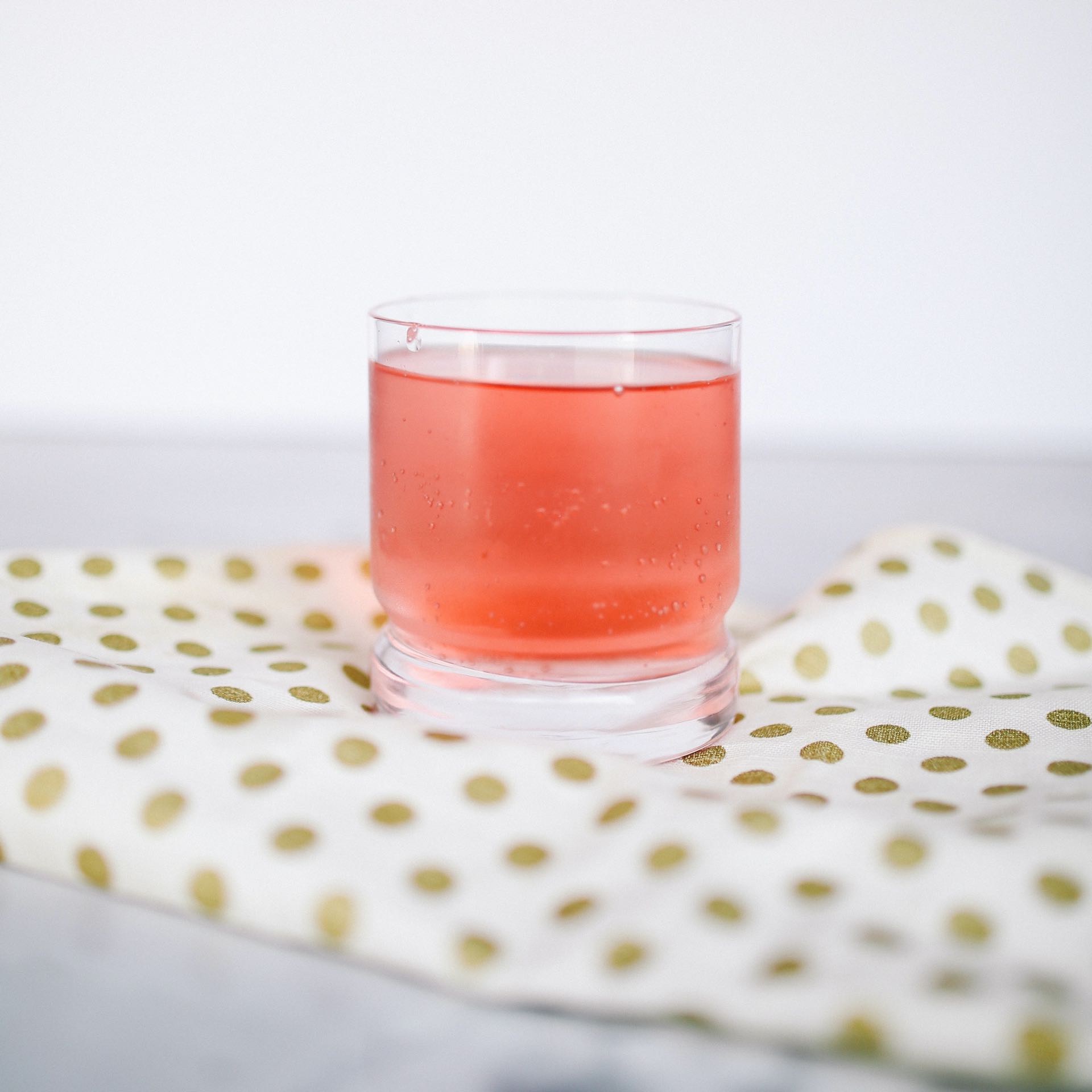 5 Delicious Cocktails to Drink Poolside This Summer